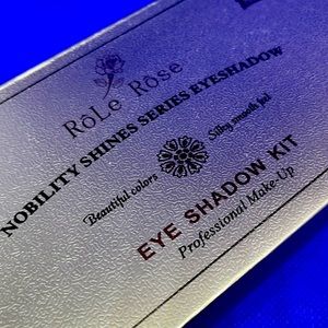 New Rōle Rôse EYE SHADOW KIT